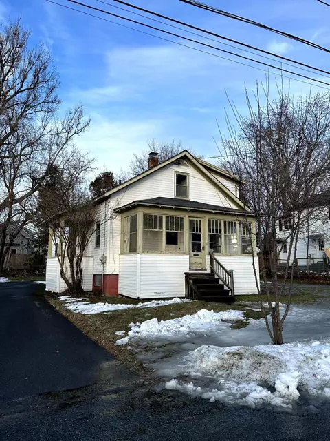 35 Pleasantdale Ave, Waterville, ME 04901