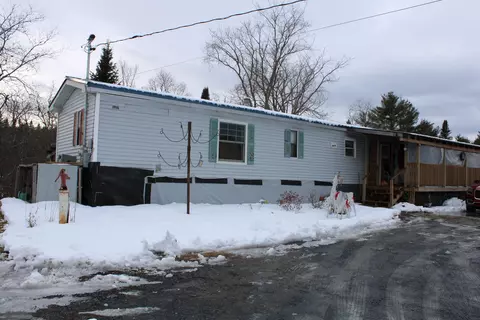 1916 E Ridge Rd, Cornville, ME 04976