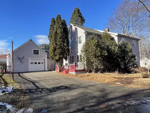 18 Bradbury St, Belfast, ME 04915