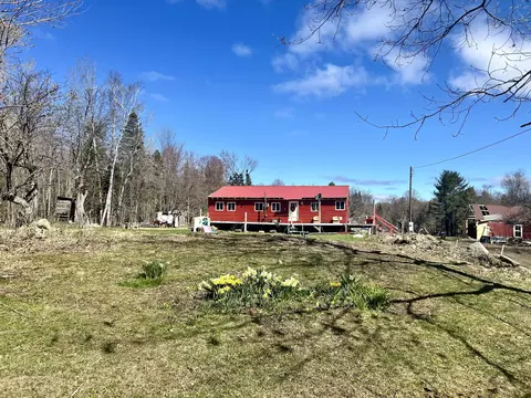 9 West Rd, Abbot, ME 04406