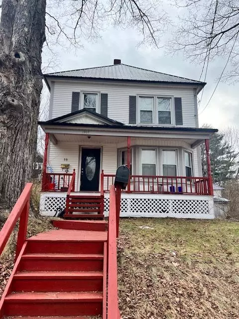 19 Munsey Ave, Livermore Falls, ME 04254