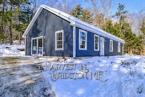 7 Harvest Ln, Bridgton, ME 04009