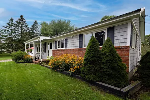 78 Fluker St, Thomaston, ME 04861