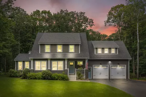 140 Pine Hill Rd, Cape Neddick, ME 03902