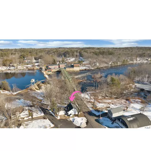 18 Moderation St, Hollis, ME 04042