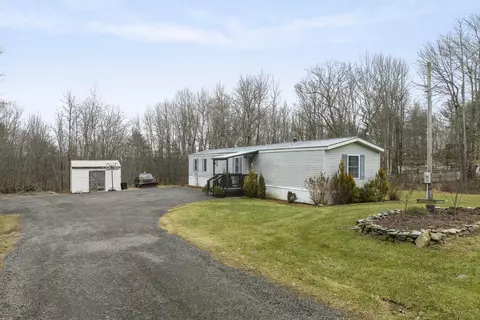 17 Gowell Dr, Gardiner, ME 04345