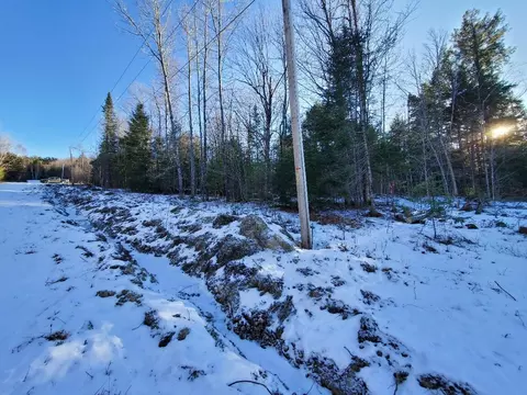 49 Birch Ln, Lincoln, ME 04457