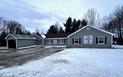 89 High St, Houlton, ME 04730