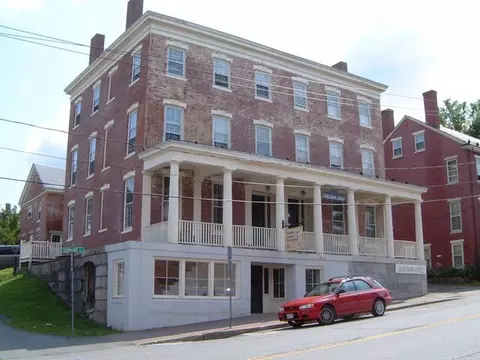 128 Hammond St, Bangor, ME 04401