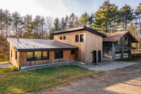92 Edgecomb Rd, Belfast, ME 04915