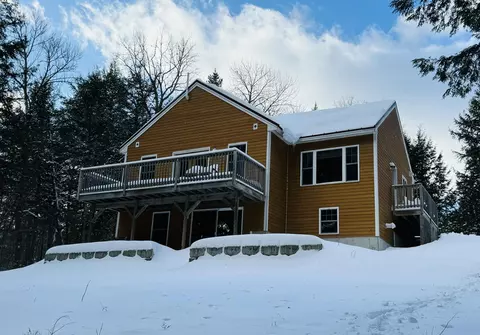 174 Beaver Bog Ln, Abbot, ME 04406