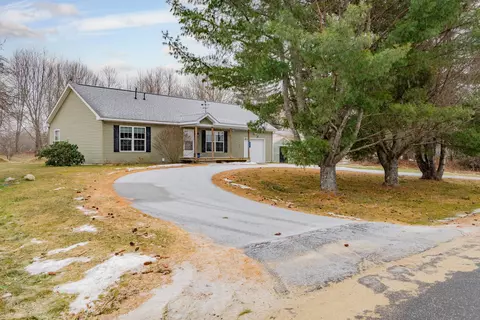 15 Williams St, Richmond, ME 04357
