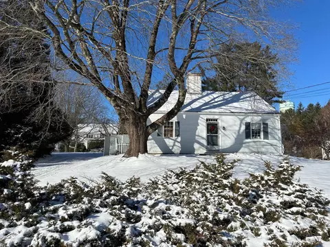 41 York St, Kennebunk, ME 04043