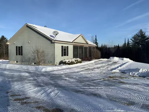 27 Lower Ln, Levant, ME 04456