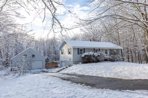 284 E Hardscrabble Rd, Auburn, ME 04210