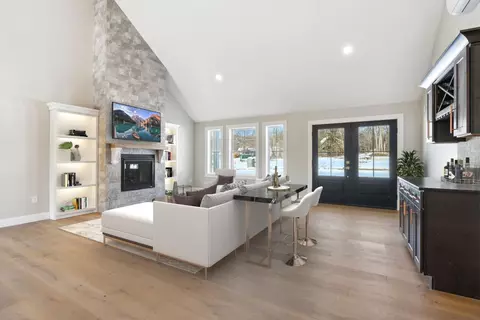 4 Tide Water Dr, Biddeford, ME 04005