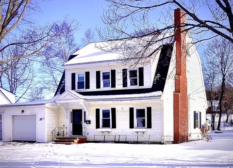 29 Barton St, Presque Isle, ME 04769