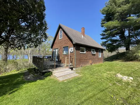 93 Arnold Rd, Pittston, ME 04345