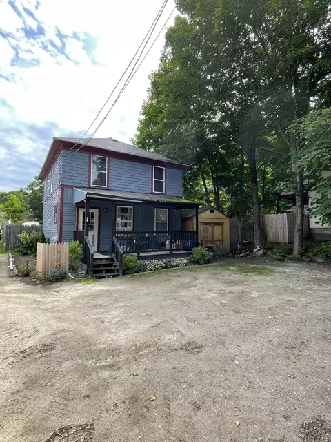 24 Front St, Harrison, ME 04040