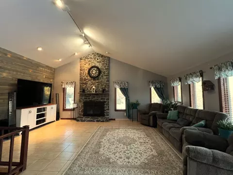 4 Stone Ridge Dr, Waterville, ME 04901