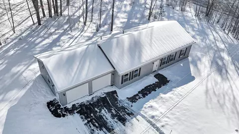 19 Valview Dr, Auburn, ME 04210