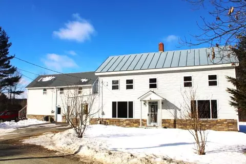 35 Cross St, Solon, ME 04979