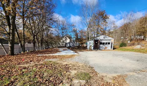 13 Chase Ave, Mexico, ME 04257
