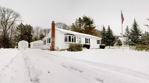 32 Richard St, Greene, ME 04236