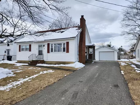 8 Dexter St, Bangor, ME 04401