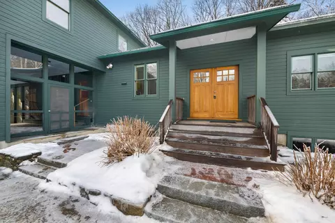 19 Spring Hill Ln, Freeport, ME 04032