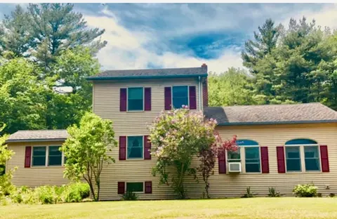 24 Woodman Ln, Leeds, ME 04263