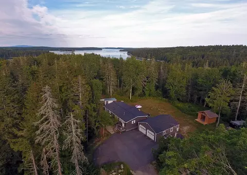 20 Sandplum Drive Ln, Deer Isle, ME 04627