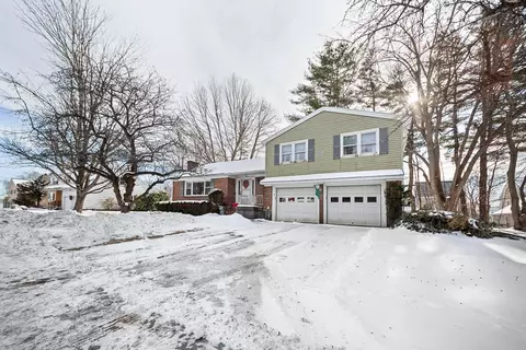 18 Eustis Pkwy, Waterville, ME 04901