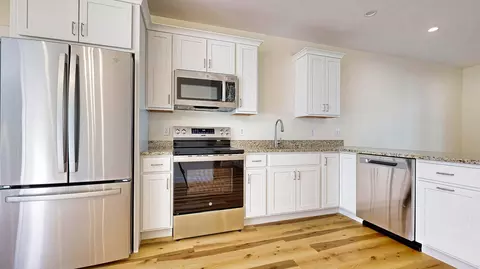 17 Viking Ln #11, Westbrook, ME 04092