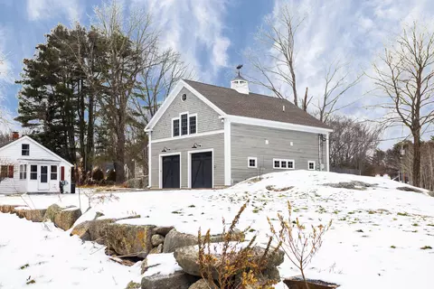 9 Mountain Rd, York, ME 03902