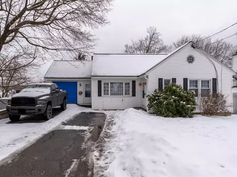 11 Pike St, Augusta, ME 04330