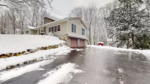 23 Maplewood Rd, Lewiston, ME 04240