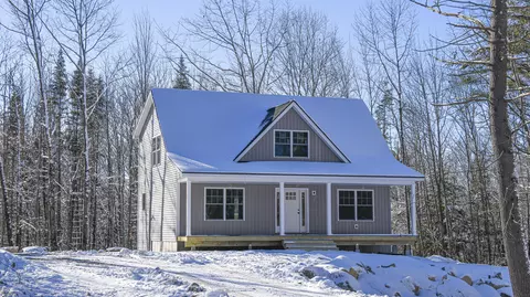 7 Thirteenth Dr, Windham, ME 04062