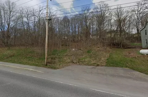 52 Spring St, Dexter, ME 04930