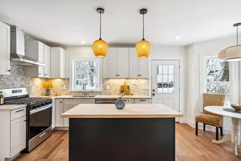 17 Bailey St, Bath, ME 04530