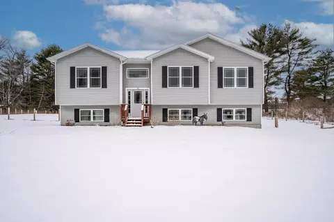 33 Heritage Dr, Sidney, ME 04330