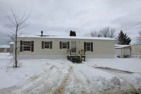 50 Winter Dr, Farmingdale, ME 04344