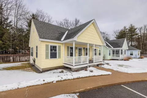 26 Summer Winds Dr #26, Old Orchard Beach, ME 04064