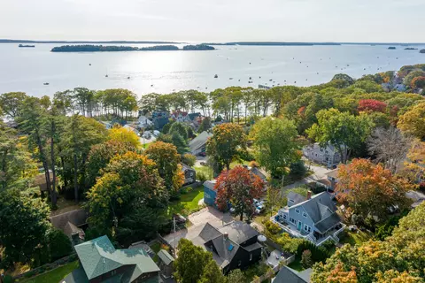 12 Ennis St, Falmouth, ME 04105
