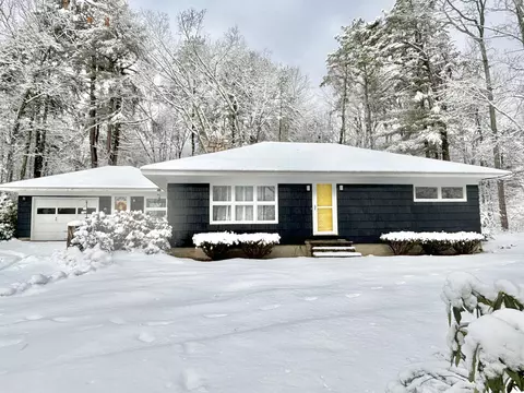 102 Alewive Rd, Kennebunk, ME 04043