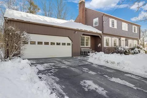 9 Sutton Pl, Lewiston, ME 04240