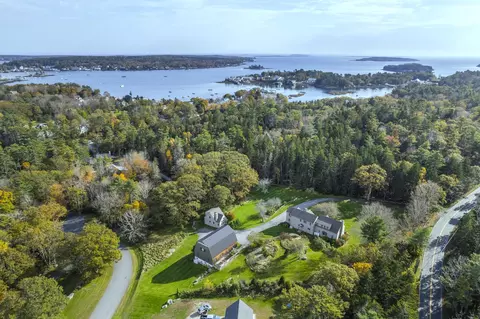 378 Lakeside Dr, Boothbay Harbor, ME 04538