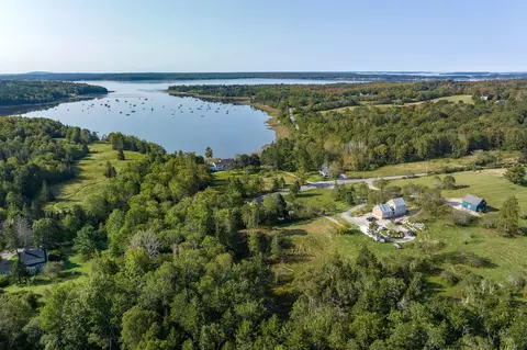 83 Reach Rd, Sedgwick, ME 04673
