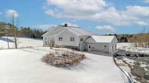 5 Benjamin Dr, Hallowell, ME 04347