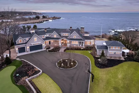 4 Bayberry Ln, York, ME 03902